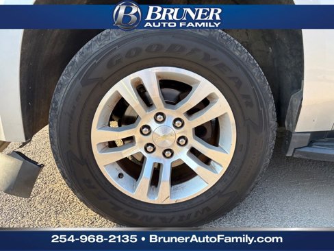 Used 2018 Chevrolet Suburban LT image 21