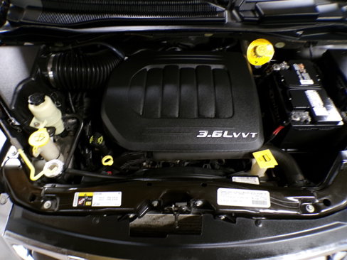 Used 2015 Chrysler Town & Country S image 19