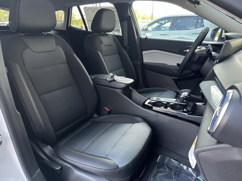 New 2025 Chevrolet Trax LT w/ Driver Confidence Package image 16