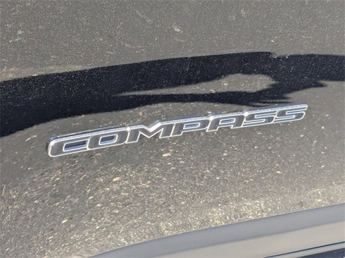 Used 2022 Jeep Compass Limited image 12