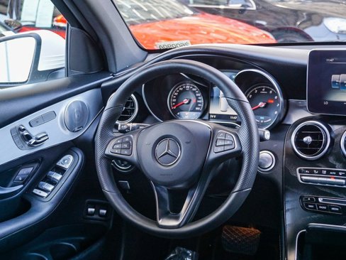 Used 2019 Mercedes-Benz GLC 350e 4MATIC image 17