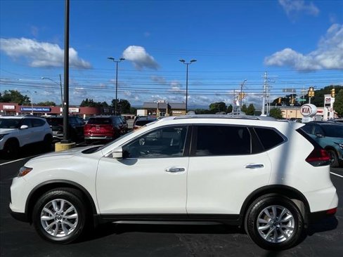 Used 2020 Nissan Rogue SV image 4
