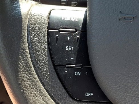 Used 2009 Lincoln Town Car Signature Limited image 23
