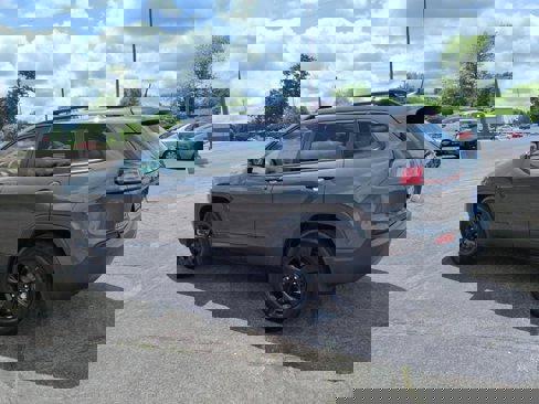 Used 2023 Jeep Cherokee Altitude Lux image 5