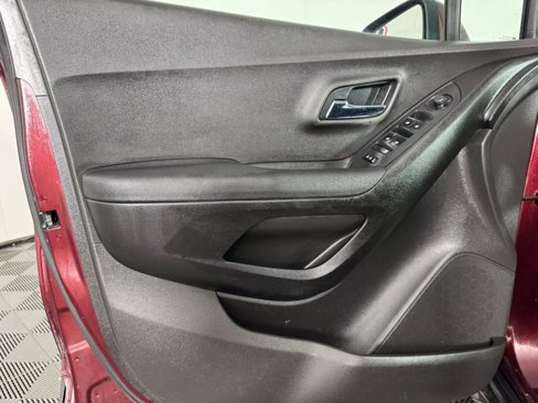 Used 2017 Chevrolet Trax LS image 36