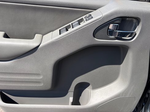 Used 2019 Nissan Frontier SL image 28