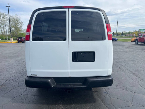 Used 2005 Chevrolet Express 3500 Extended Passenger w/ LS Preferred Equipment Group image 9