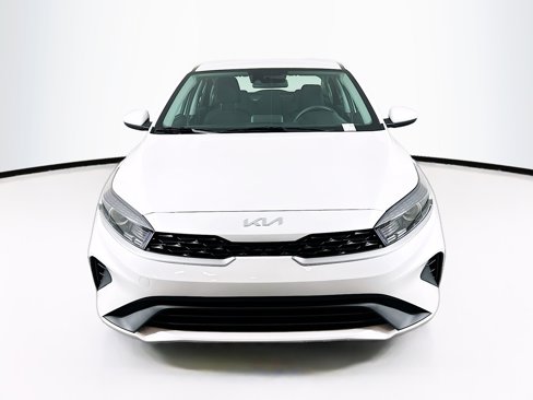 Used 2023 Kia Forte LXS image 2