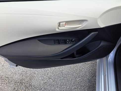 Used 2025 Toyota Corolla LE image 11