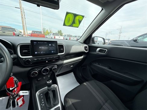 Used 2020 Hyundai Venue SEL w/ Convenience Package image 11