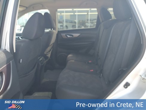Used 2016 Nissan Rogue SV image 5