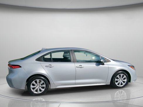 Used 2021 Toyota Corolla LE image 31