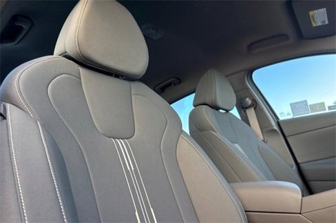Certified 2024 Hyundai Elantra SEL image 17