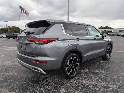 Used 2022 Mitsubishi Outlander SE image 5