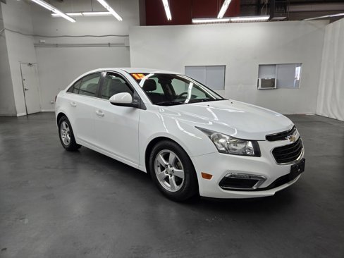 Used 2015 Chevrolet Cruze LT w/ Technology Package image 4