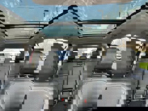 Used 2021 Volkswagen Tiguan SE w/ Panoramic Sunroof Package image 24