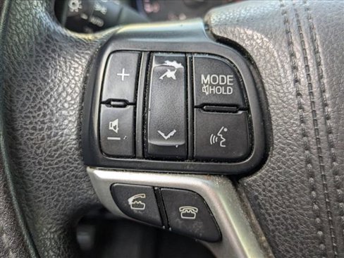 Used 2016 Toyota Highlander LE image 10