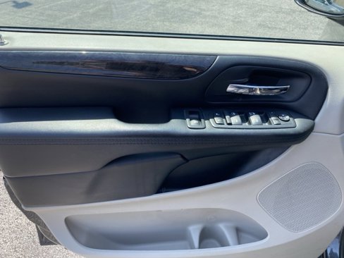Used 2019 Dodge Grand Caravan SE image 19