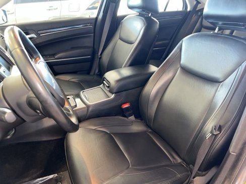 Used 2016 Chrysler 300 Limited image 20