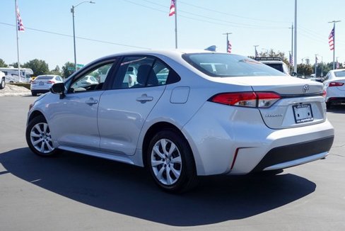 Certified 2022 Toyota Corolla LE image 2