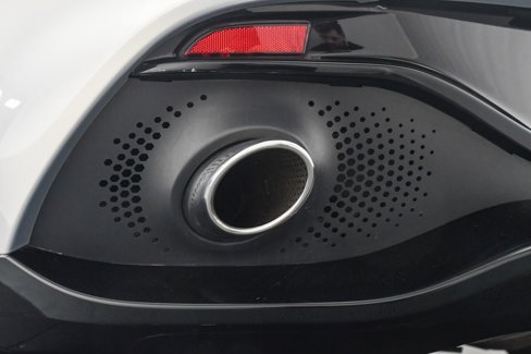 Used 2021 Aston Martin DBX image 23