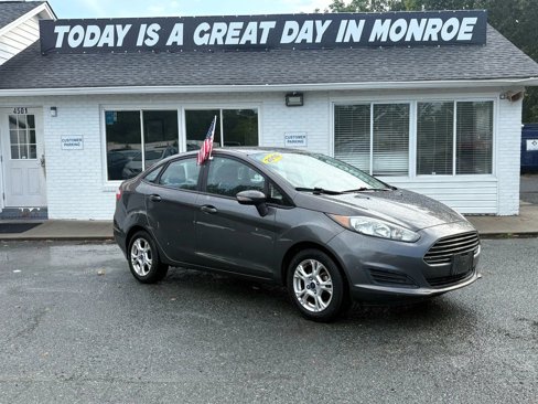 Used 2016 Ford Fiesta SE image 1