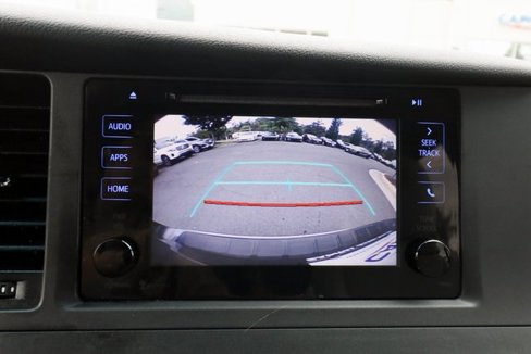 Used 2015 Toyota Sienna LE image 9