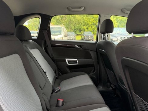 Used 2013 Chevrolet Captiva Sport LS image 9