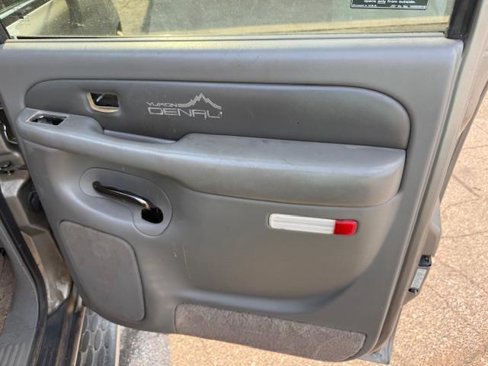 Used 2001 GMC Yukon XL Denali image 11
