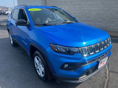 Used 2023 Jeep Compass Latitude image 2
