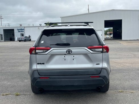 Used 2021 Toyota RAV4 LE image 6
