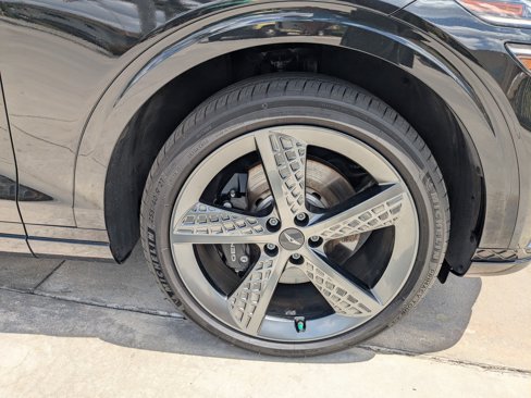 Certified 2022 Genesis GV70 3.5T Sport w/ Sport Prestige Package image 9