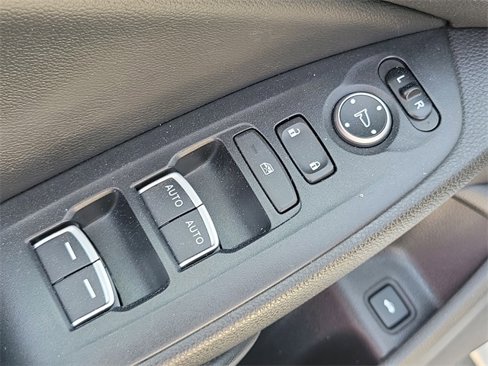 Used 2018 Honda Accord EX image 23