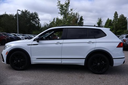 Used 2022 Volkswagen Tiguan SE R-Line image 4
