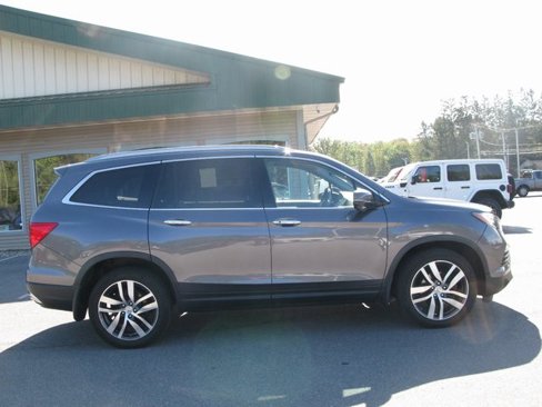 Used 2017 Honda Pilot Touring image 3