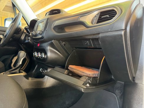Used 2016 Jeep Renegade Sport w/ Power & Air Group image 26