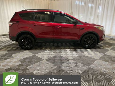 Used 2017 Ford Escape SE w/ SE Sport Appearance Package image 9