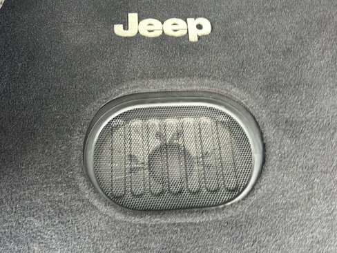 Used 2015 Jeep Wrangler Unlimited Sahara image 7