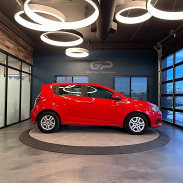 Used 2020 Chevrolet Sonic LT image 2