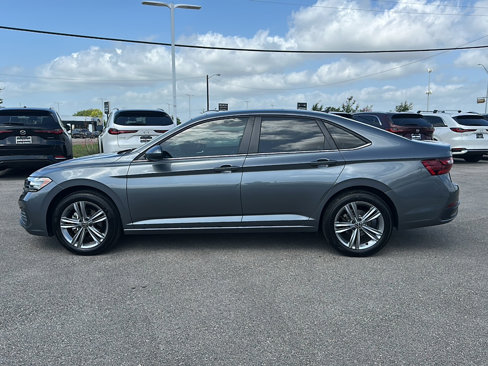 Used 2023 Volkswagen Jetta SE w/ Panoramic Sunroof Package image 5