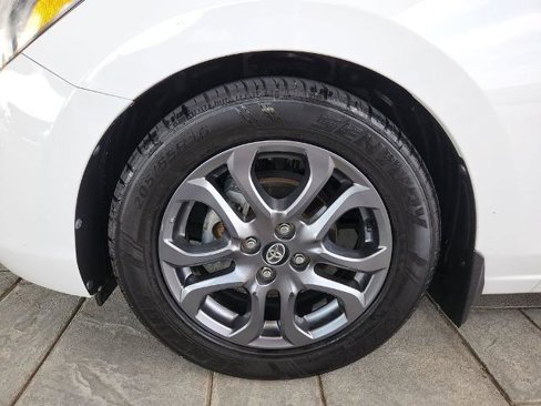 Used 2020 Toyota Yaris LE image 28