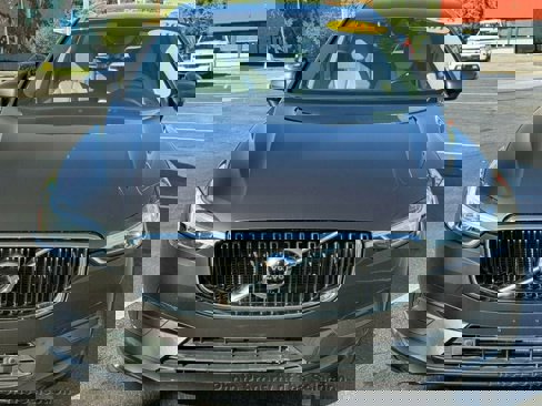 Used 2018 Volvo XC60 T6 Momentum w/ Vision Package image 6