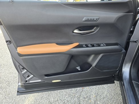 Used 2020 Lexus UX 250h w/ Luxury Package image 38