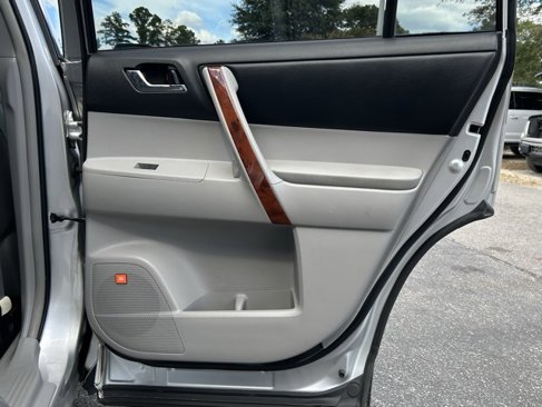 Used 2011 Toyota Highlander Limited image 12