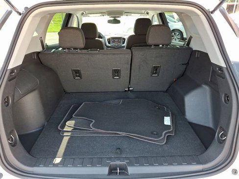 Used 2024 GMC Terrain SLE image 28