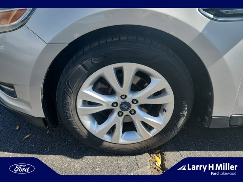 Used 2010 Ford Taurus SEL image 25