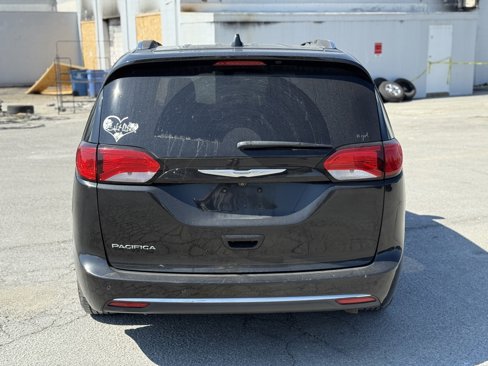Used 2017 Chrysler Pacifica Touring-L Plus w/ Tire & Wheel Group image 7