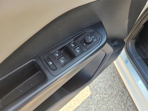 Used 2023 Volkswagen Taos SE image 19