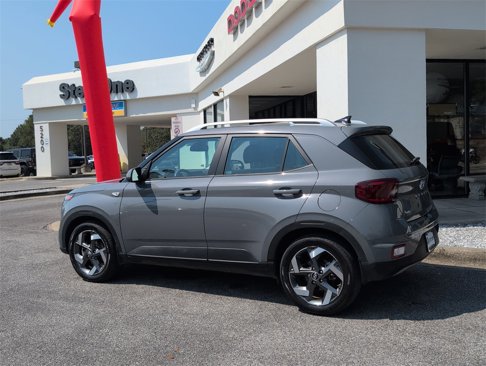 Used 2021 Hyundai Venue SEL image 8