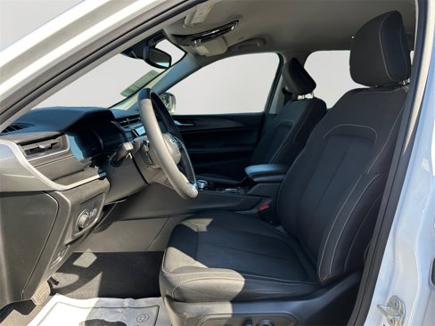 Used 2023 Jeep Grand Cherokee L Laredo image 24